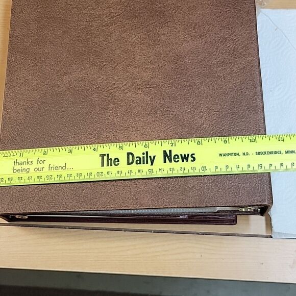 2 large photo albums with self stick/magnetic sleeves - Picture 7 of 14